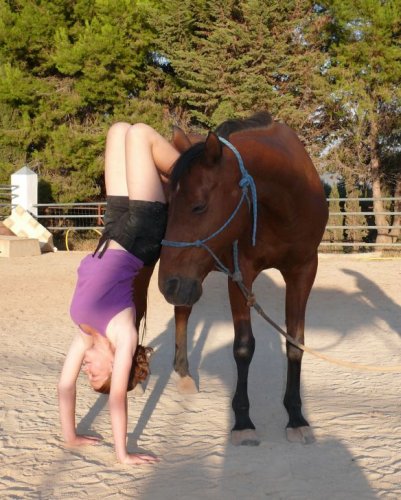 sophie hand stand